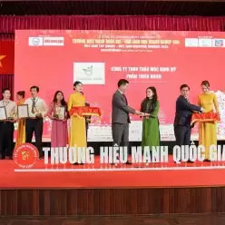 Mỹ Phầm Thảo Mộc Xanh Vinh Dự Nhận Giải Thưởng Danh Giá Top 12 Thương Hiệu Mạnh Quốc Gia 2023