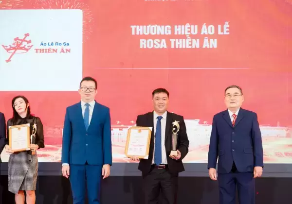 Áo Lễ Rosa đã xuất sắc nhận được chứng nhận và biểu trưng cho hạng mục Thương hiệu mạnh Quốc gia 2022.